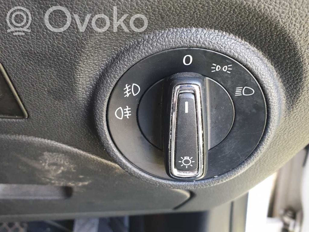 Fog light switch