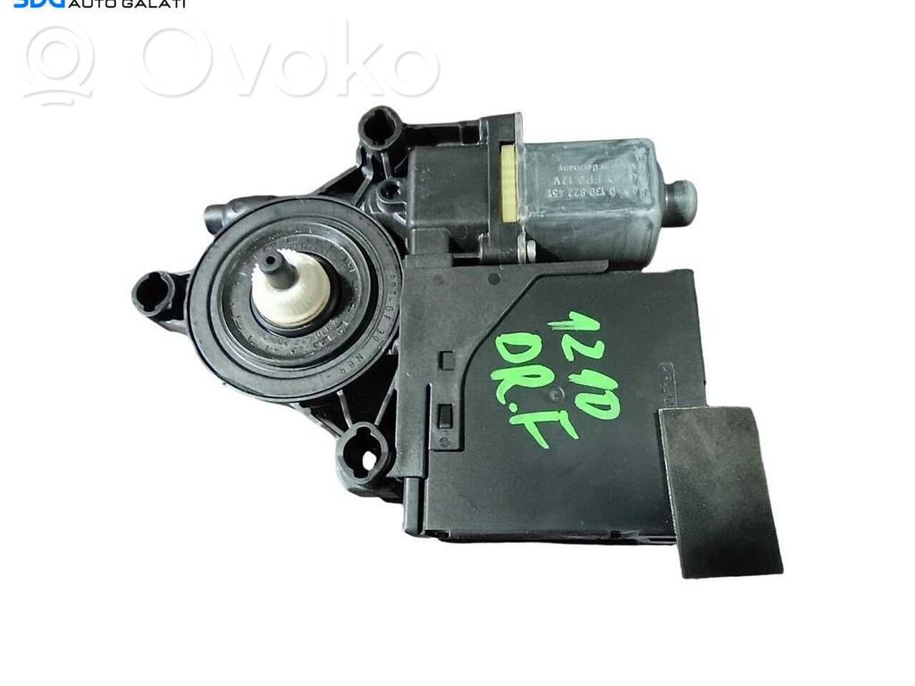Volkswagen PASSAT B7 Moteur de lève-vitre de porte avant
