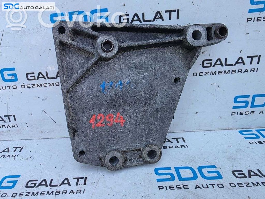 Suzuki Swift I Support de compresseur de clim