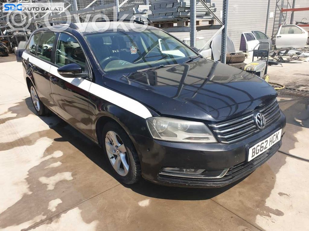 Volkswagen PASSAT B7 Pare-boue passage de roue avant