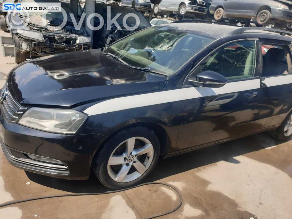 Volkswagen PASSAT B7 Pare-boue passage de roue avant