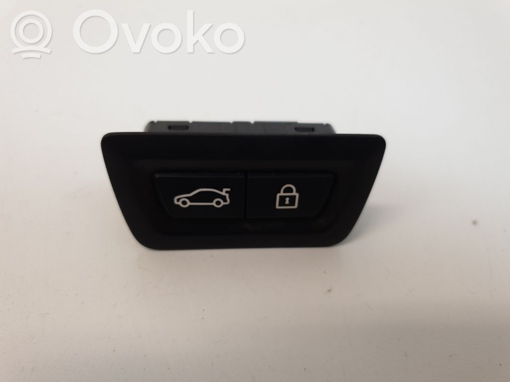 BMW X3 F25 Przycisk otwierania klapy bagażnika 