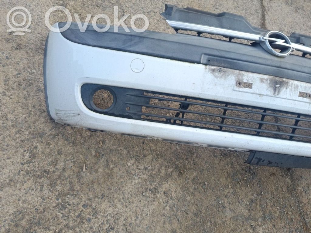 Opel Corsa C Parachoques delantero 