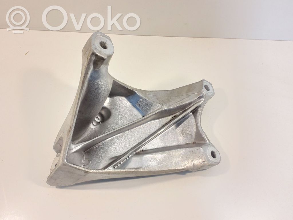 Porsche Cayenne (92A) Engine mounting bracket 
