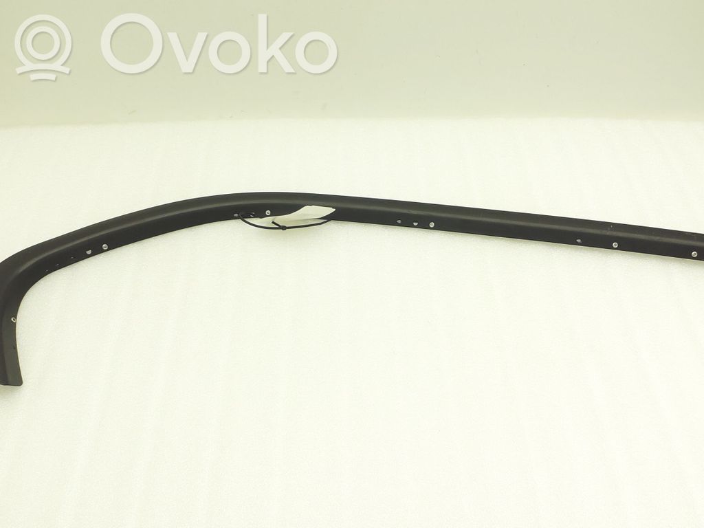 Trim molding   7129668