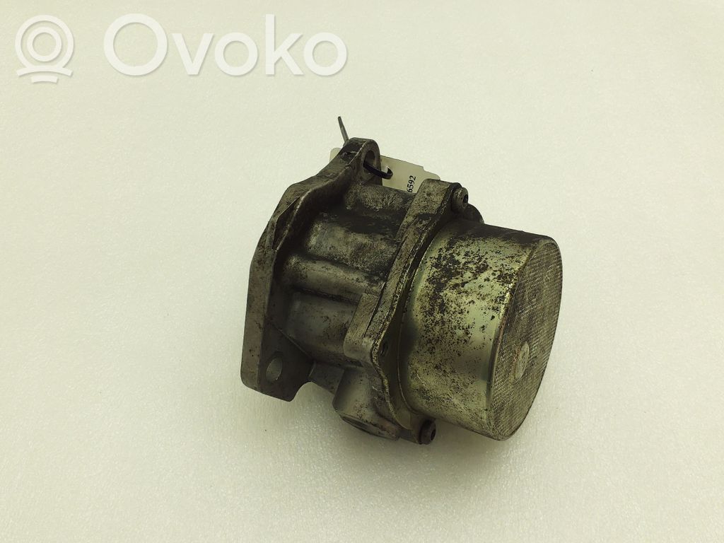 Nissan Qashqai+2 Vacuum pump 