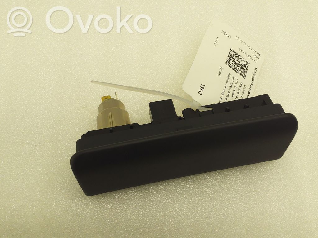 Land Rover Discovery 4 - LR4 AUX in-socket connector 