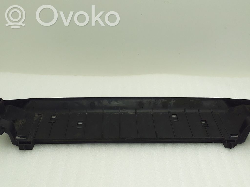 BMW X5 E70 Apatinė dalis radiatorių panelės (televizoriaus) 