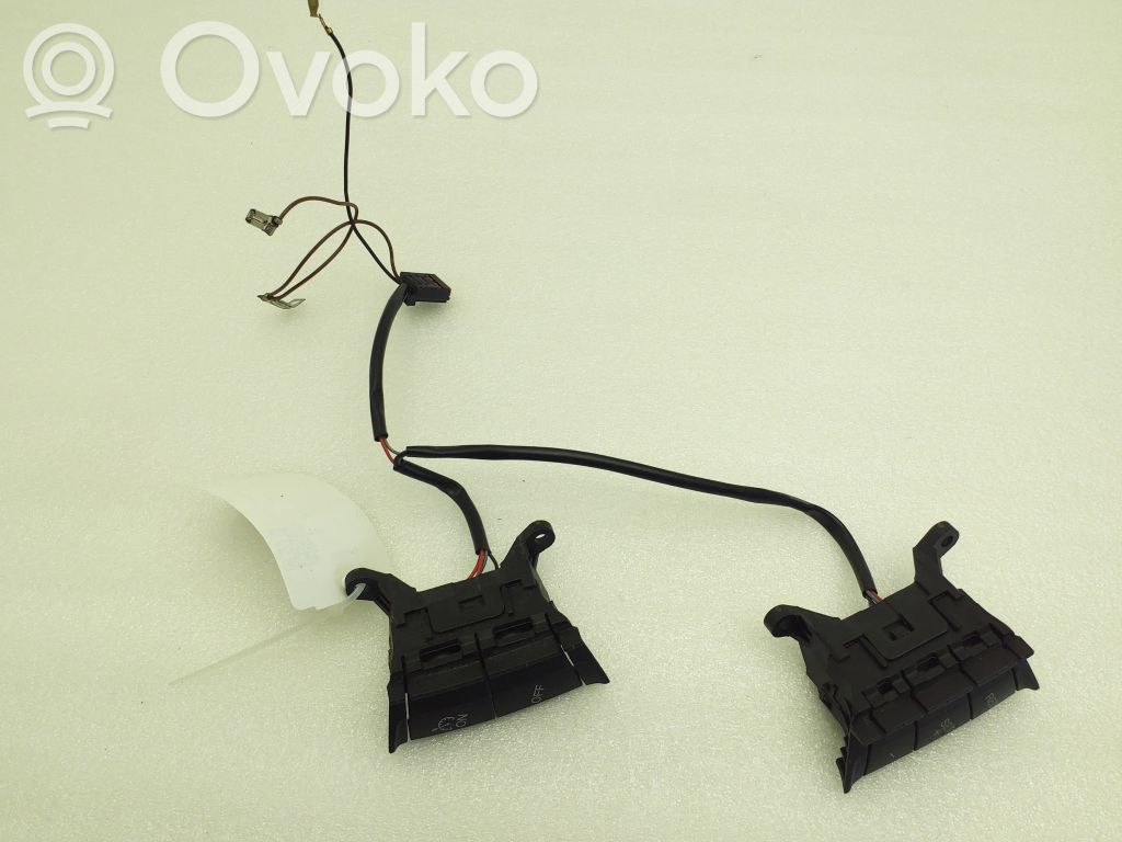 Ford Kuga I Steering wheel buttons/switches 