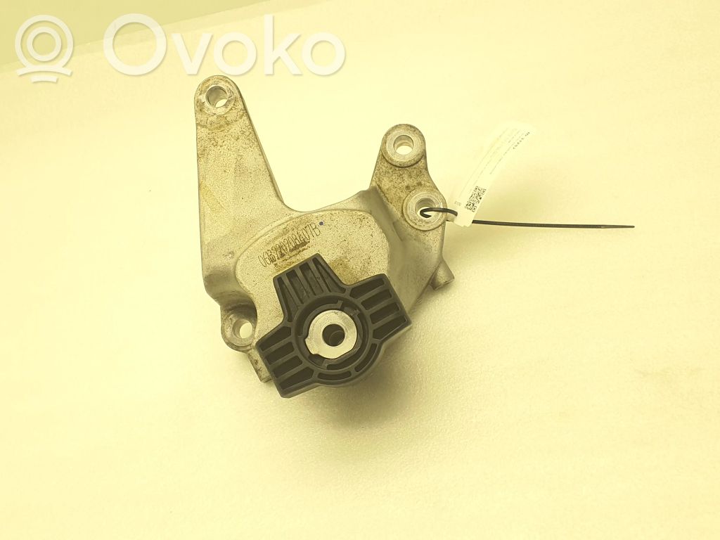 Engine mounting bracket   32298844
