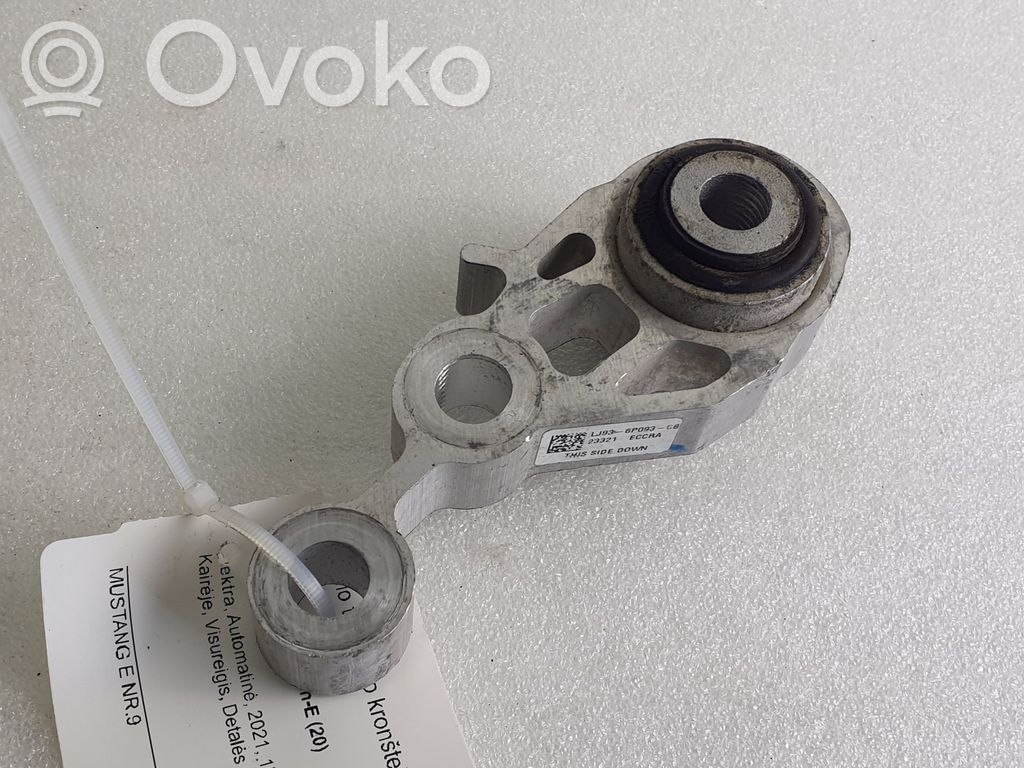 Engine mounting bracket   LJ936P093CB,23321