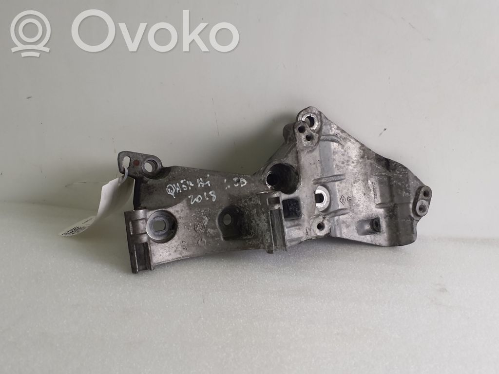 Nissan Qashqai Generator/alternator bracket 