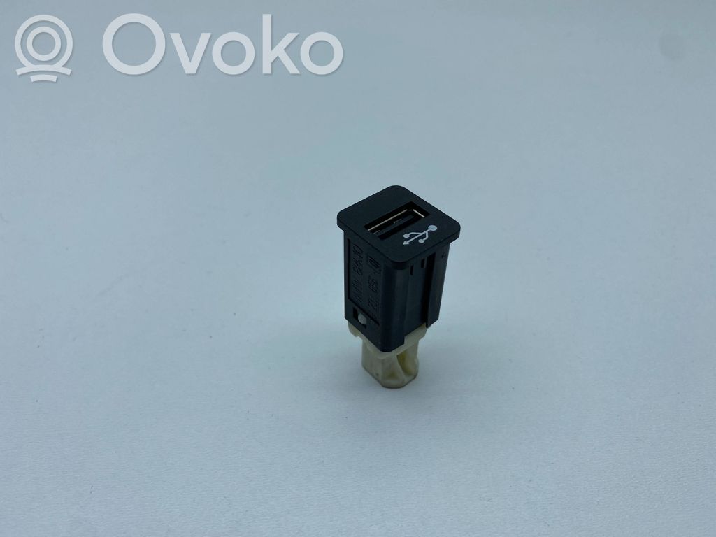 BMW 5 F10 F11 USB socket connector 