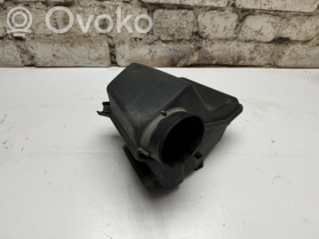Chrysler Pacifica Air filter box 