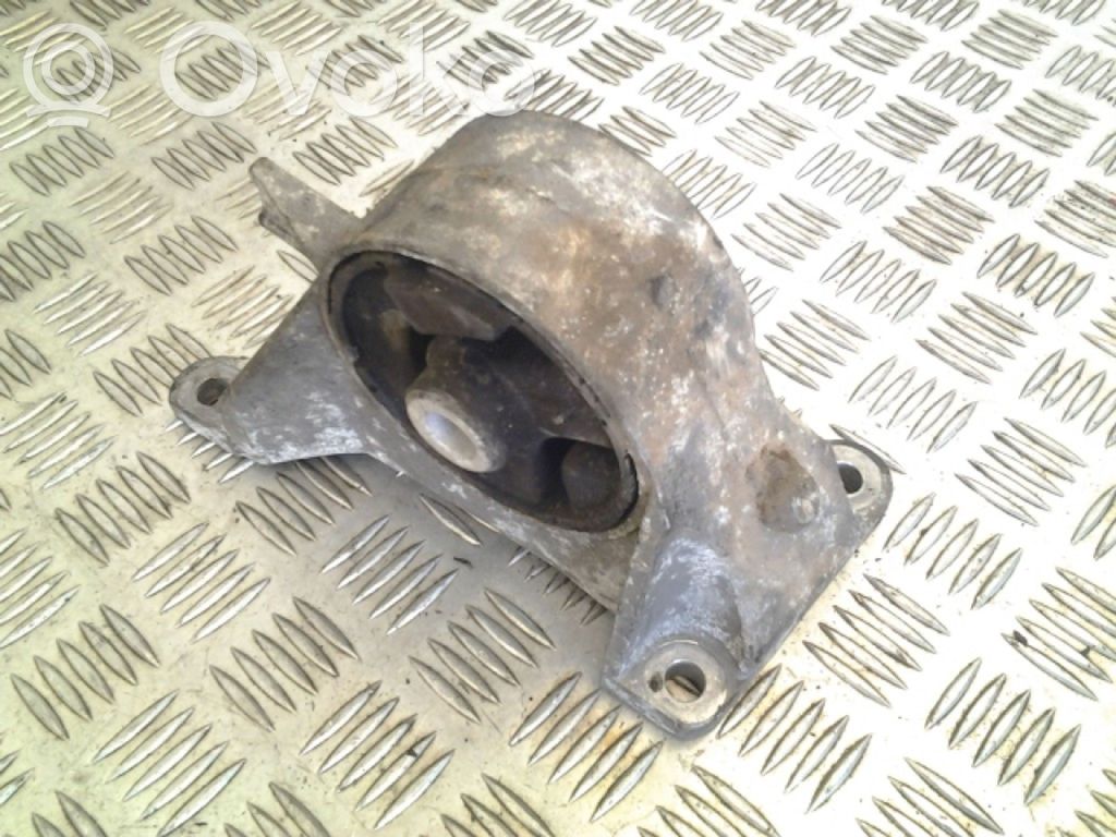 Engine mount bracket   V05412