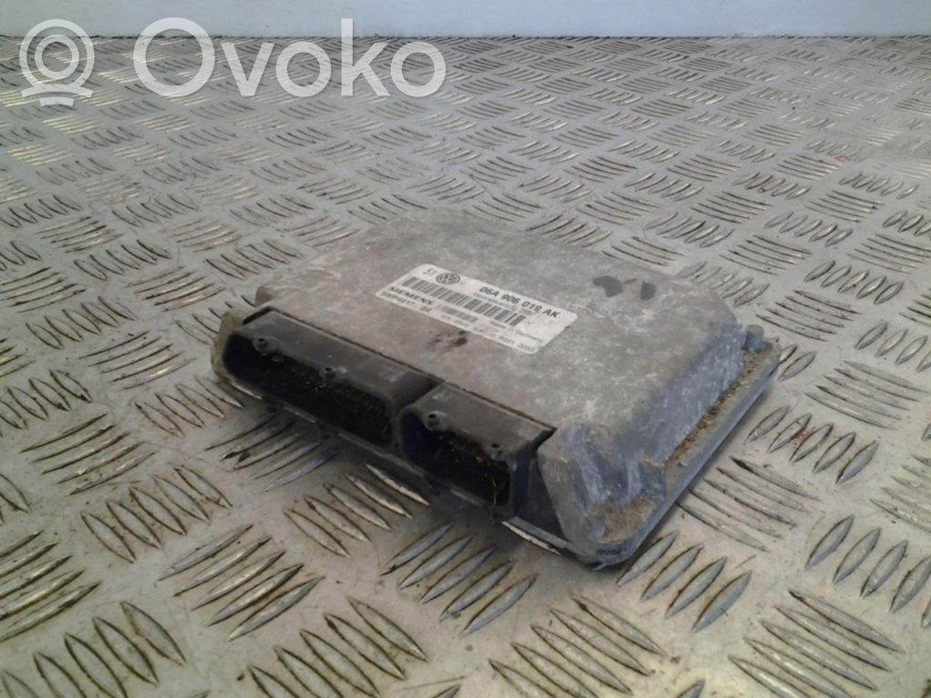 Volkswagen PASSAT B5.5 Engine control unit/module 