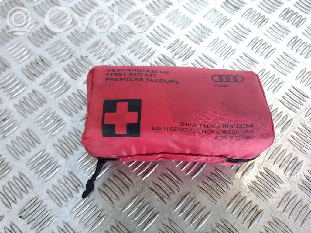 Audi Q7 4L Vaistinėlė 