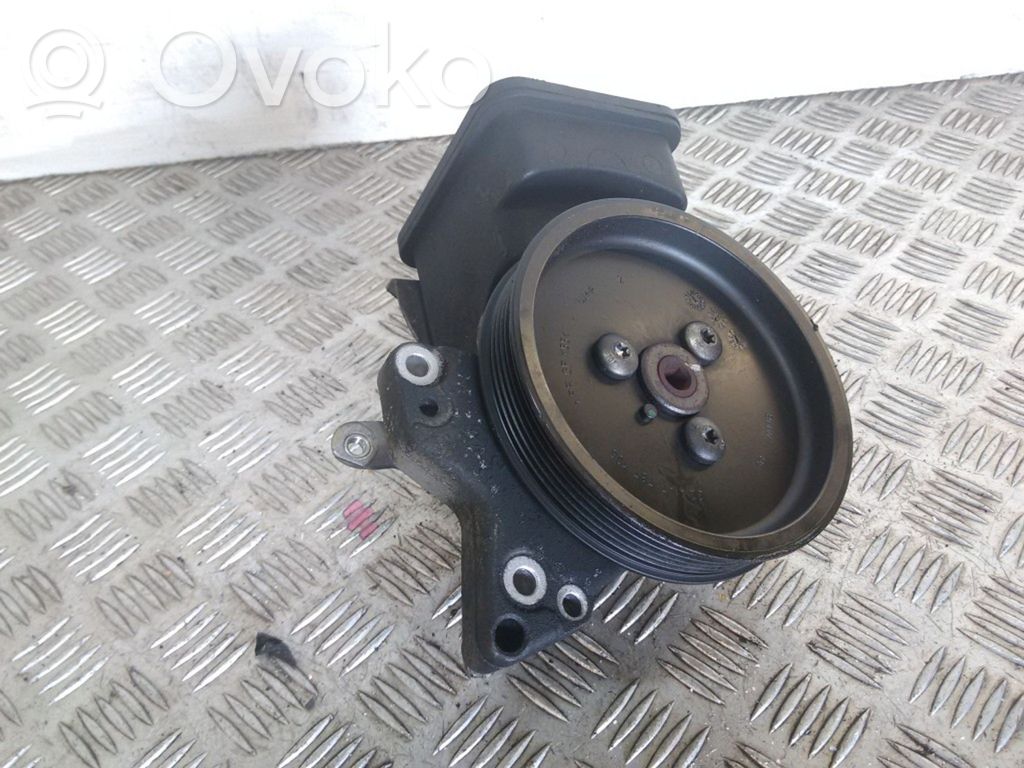 BMW X3 E83 Power steering pump 