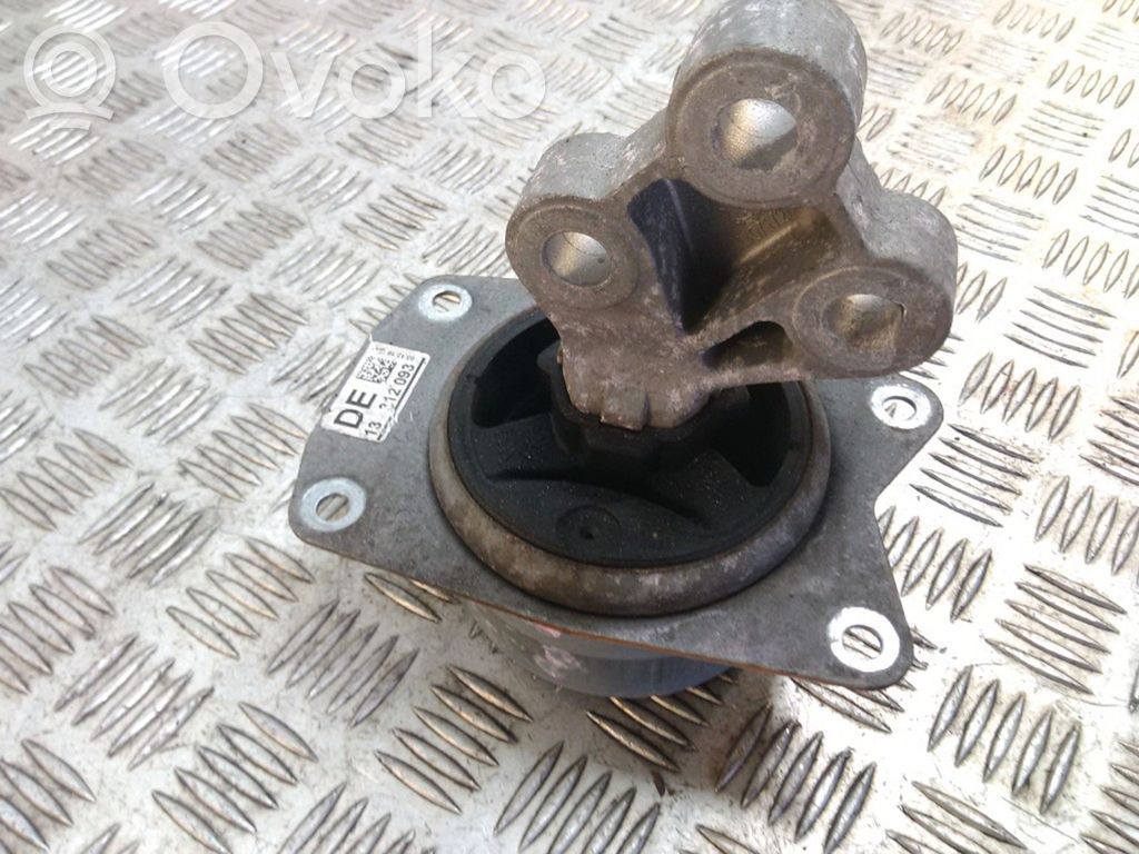 Opel Insignia A Engine mount bracket 