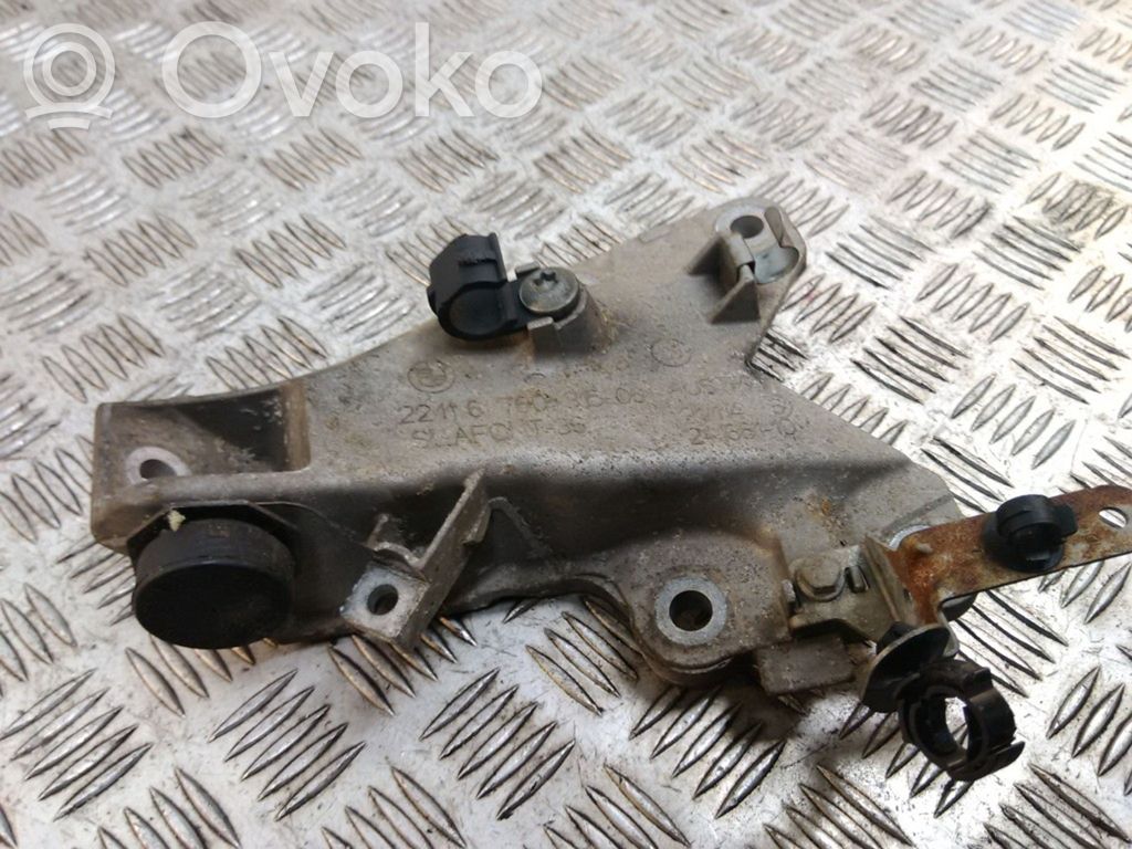 BMW 3 E90 E91 Engine mounting bracket 