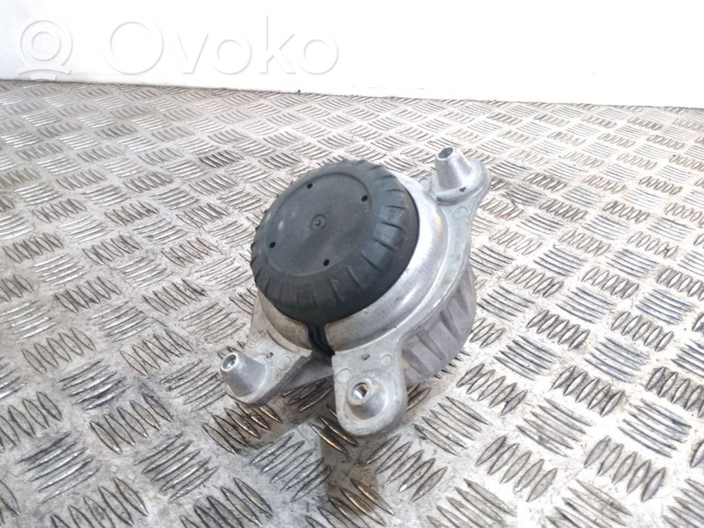 Mercedes-Benz E W238 Engine mount bracket 