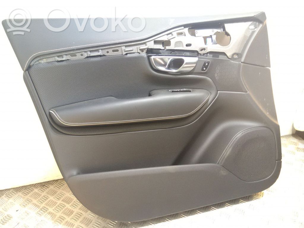 Volvo XC90 Front door card panel trim 