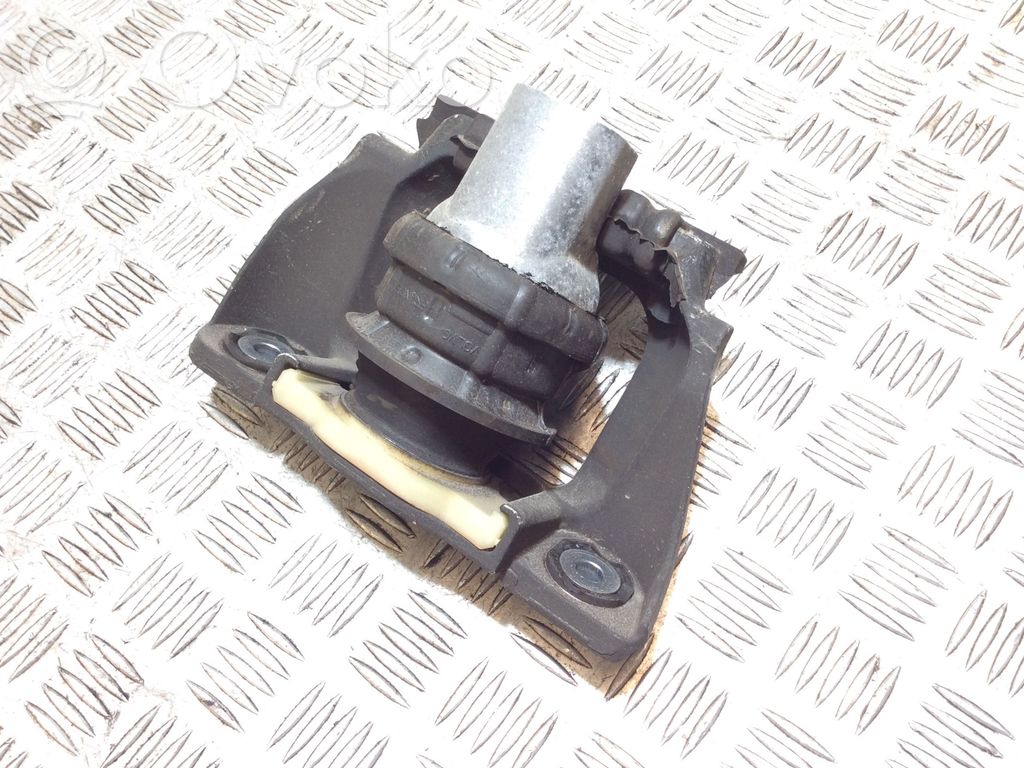 Volvo XC60 Engine mount bracket 