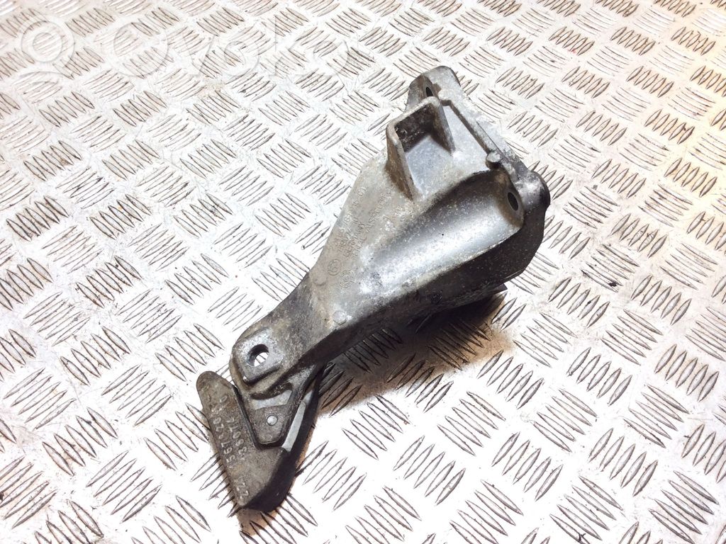 Engine mounting bracket   6781916