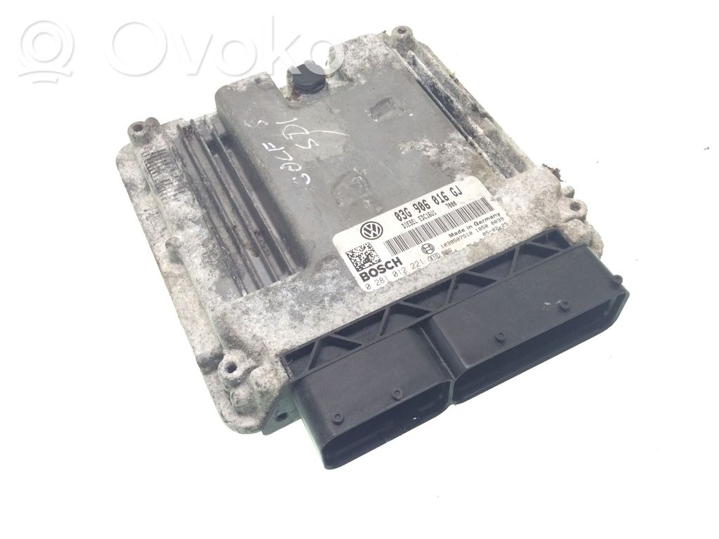 Volkswagen Golf V Engine control unit/module 