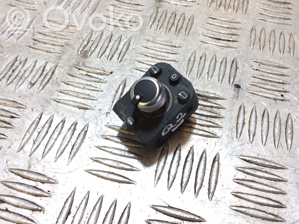 Audi Q2 - Wing mirror switch 