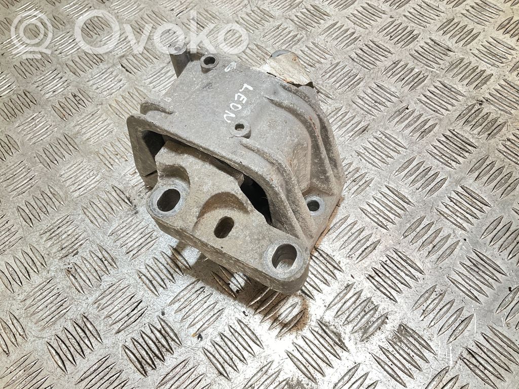 Volkswagen Golf V Engine mount bracket 
