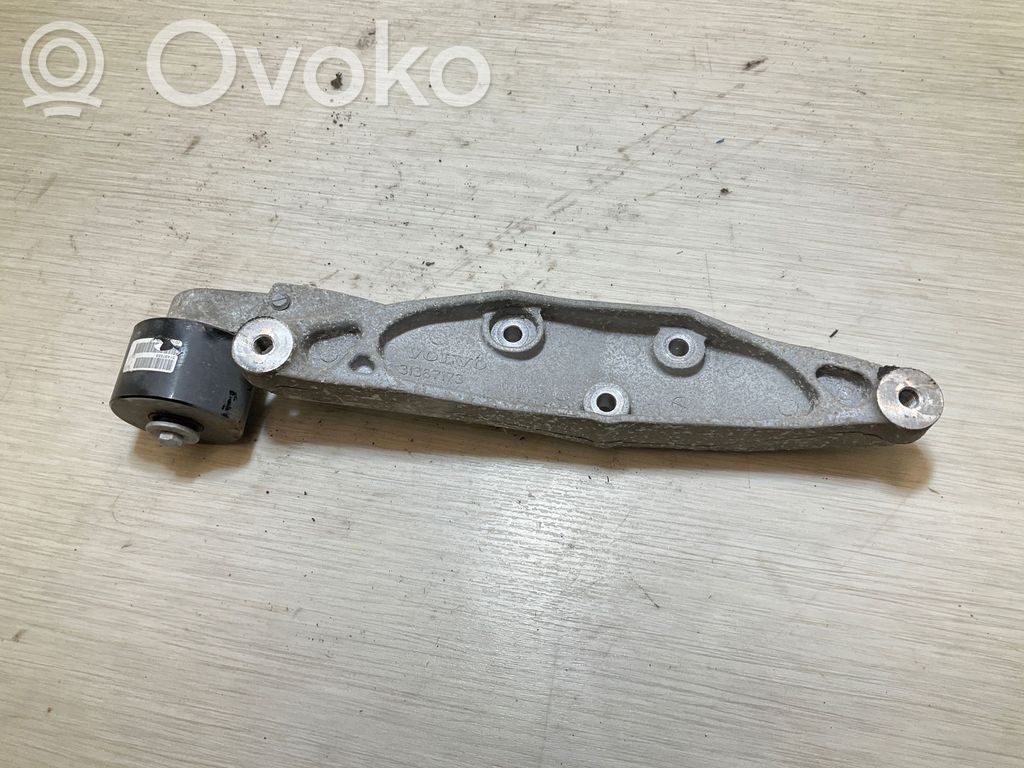 Volvo XC90 Rear differential/diff mount bracket 