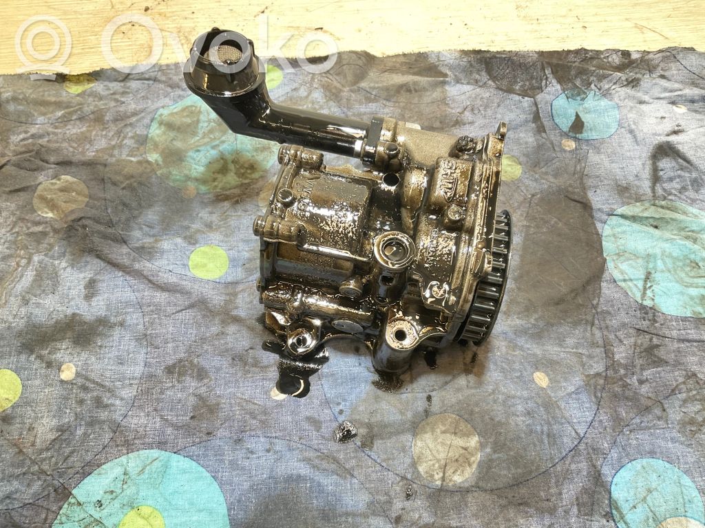 Volkswagen Golf VII Oil pump 