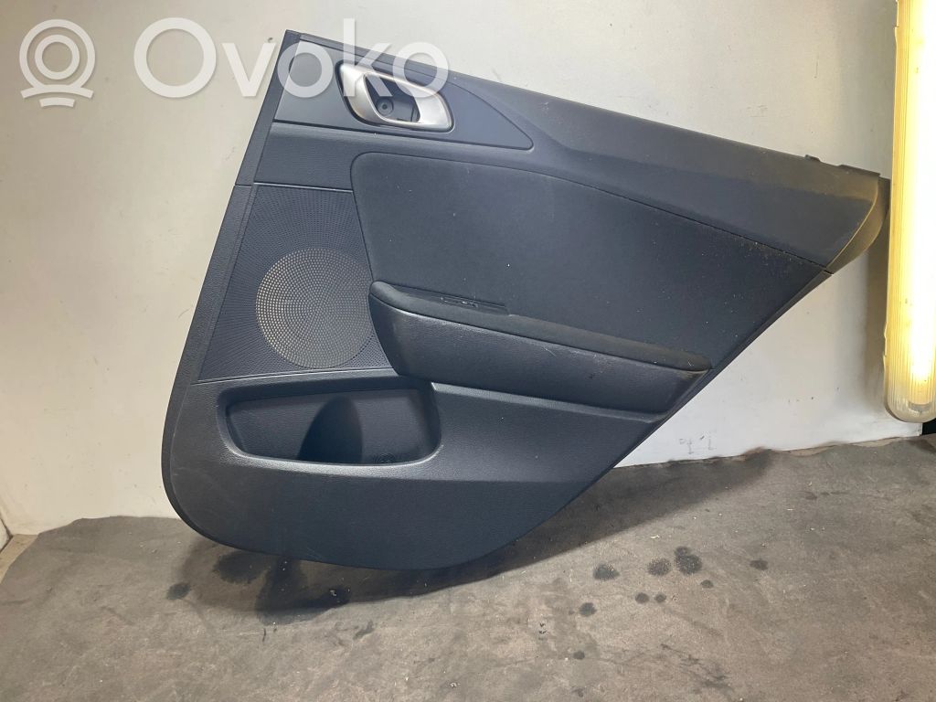 KIA Ceed Apšuvums aizmugurējām durvīm 