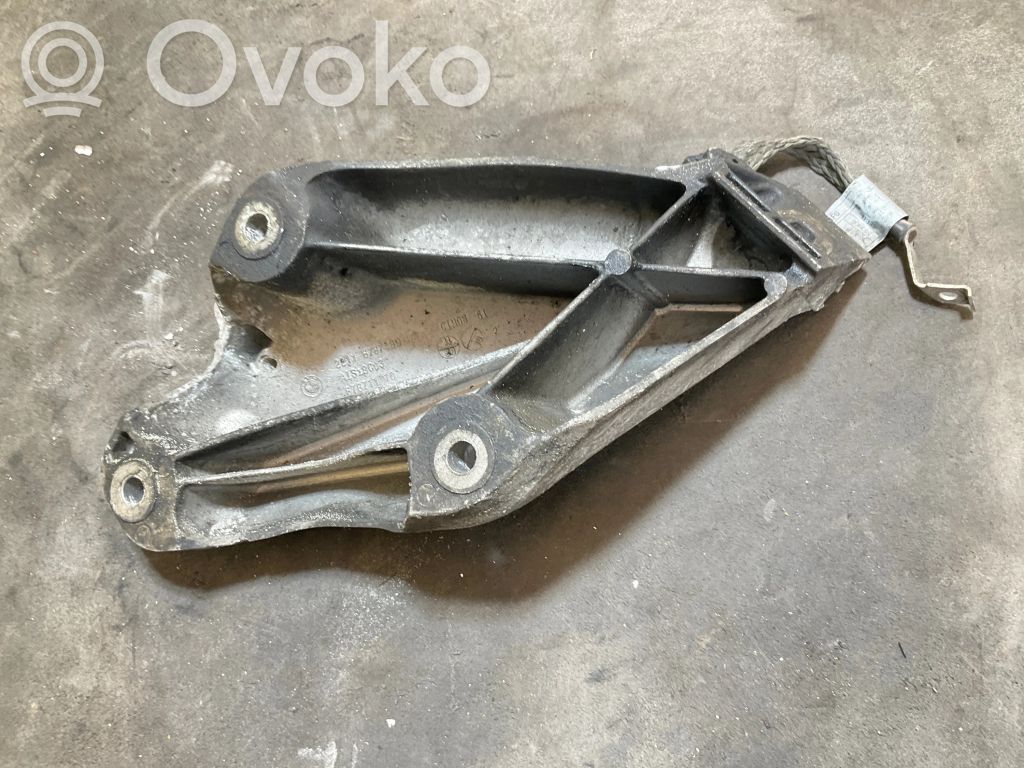 BMW X5 E70 Engine mounting bracket 
