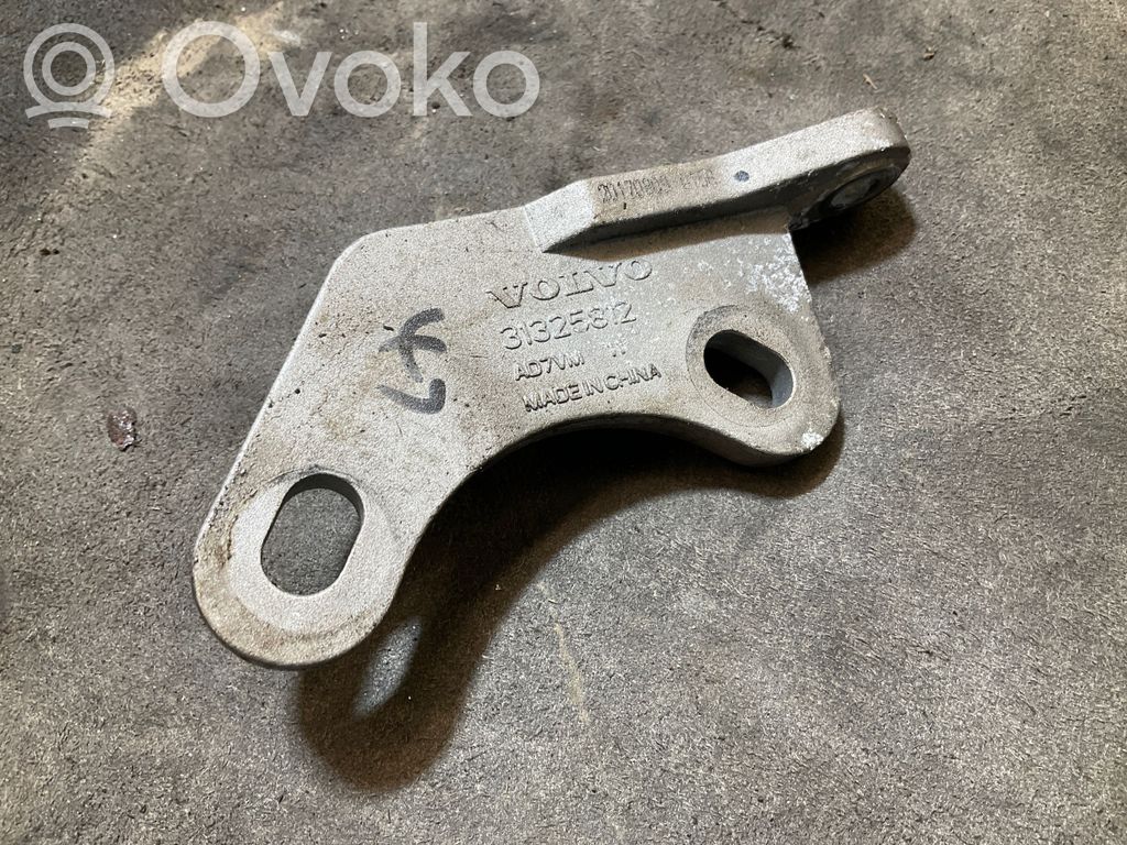 Volvo XC90 Front differential bracket 