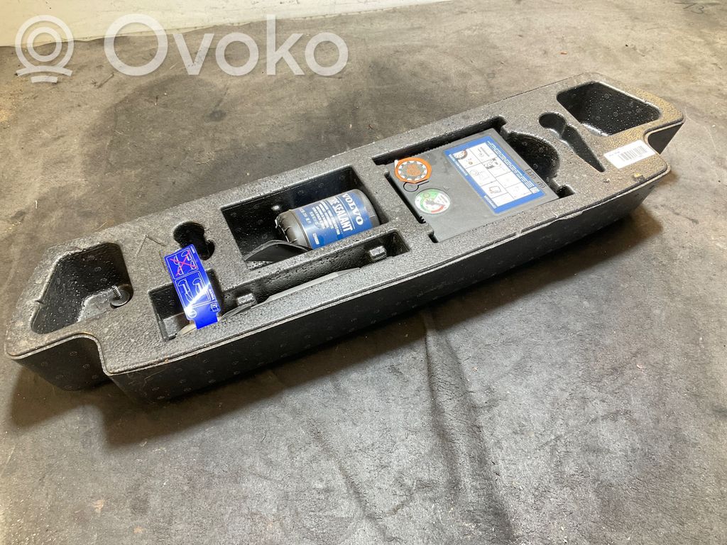 Volvo XC40 Zestaw narzędzi 