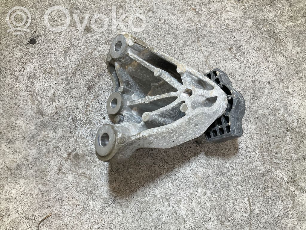 Engine mount bracket   32298843