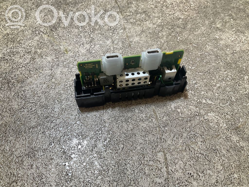 Skoda Octavia Mk4 Gniazdo / Złącze USB 