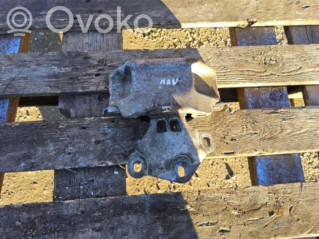 Engine mount bracket   326F48,26023