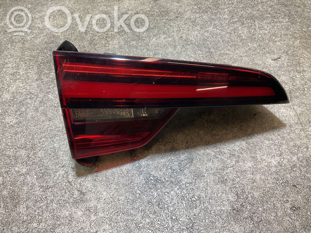 Lampy tylnej klapy bagażnika   8W9945093E,81510124