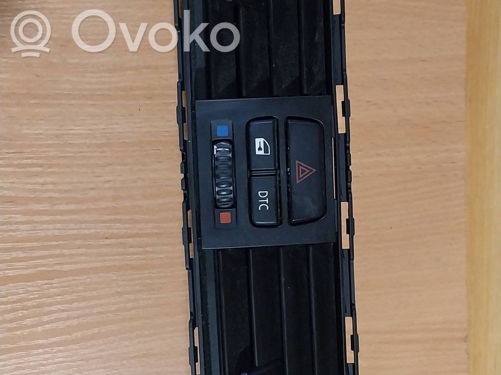 BMW 3 E90 E91 Centrinės oro grotelės 