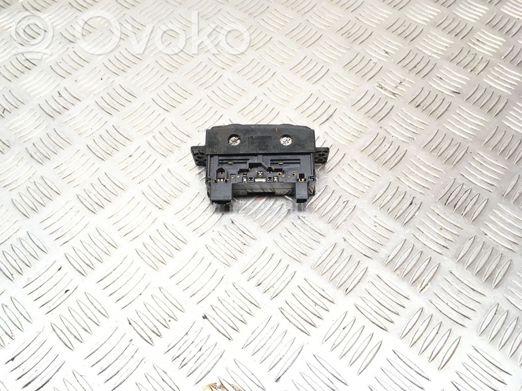 Toyota Avensis T250 Przełączniki podgrzewania foteli 