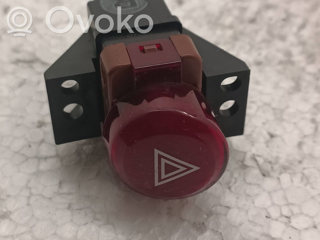 Botón interruptor de luz de peligro   M30935