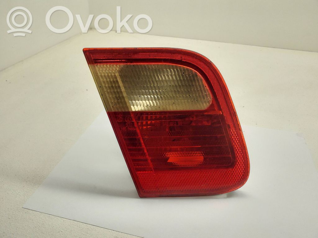 BMW 3 E46 Aizmugurējais lukturis pārsegā 