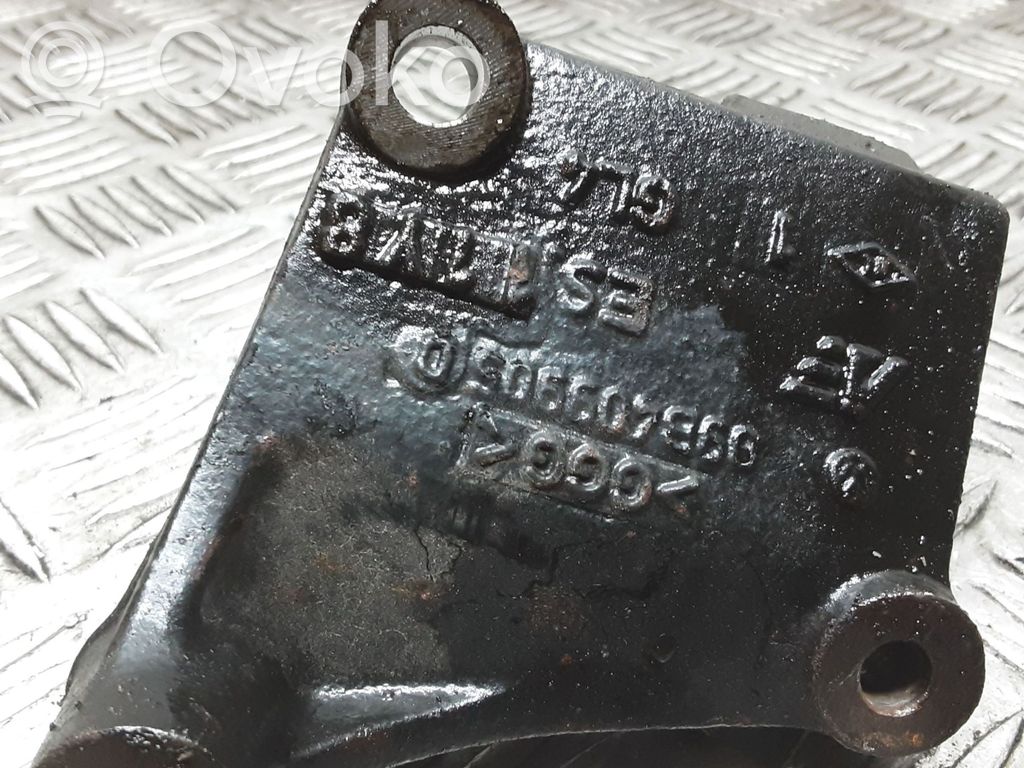 Engine mounting bracket   0S06607866