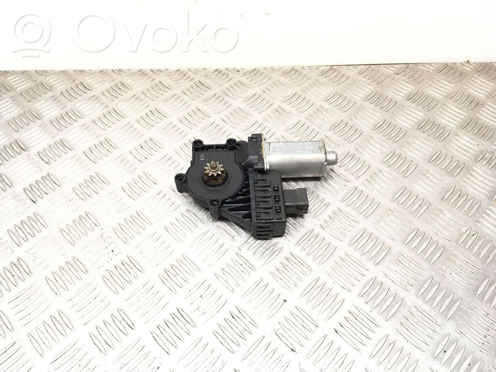 Opel Astra H Silnik regulatora szyby drzwi przednich 