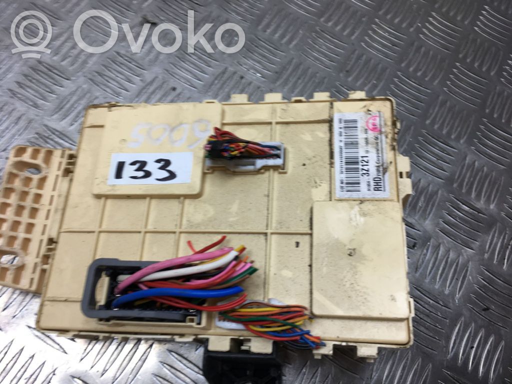 Hyundai i40 Ramka / Moduł bezpieczników 