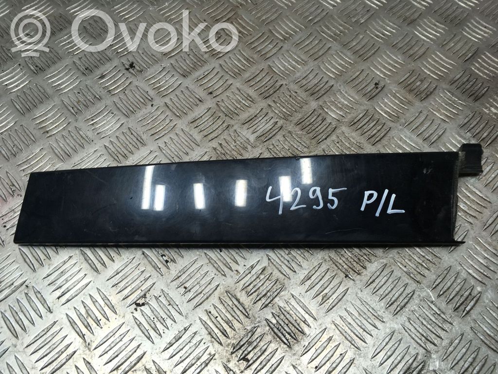 Ford Focus Kojelaudan hansikaslokeron lista 