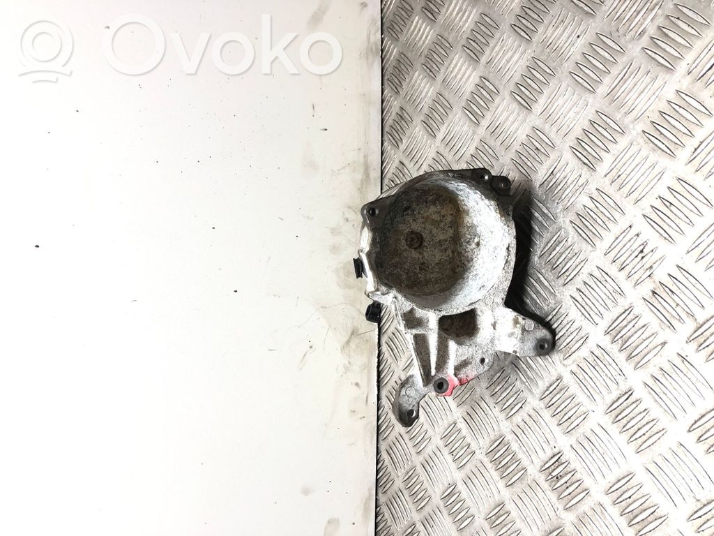 Ford Focus Engine mounting bracket 